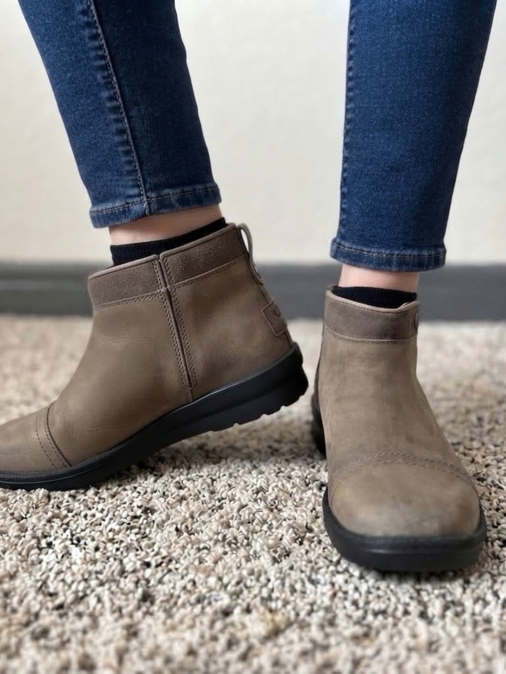 UGG Australia Attell Waterproof Leather Ankle Boots Women's Size 5 EU 36 Brown